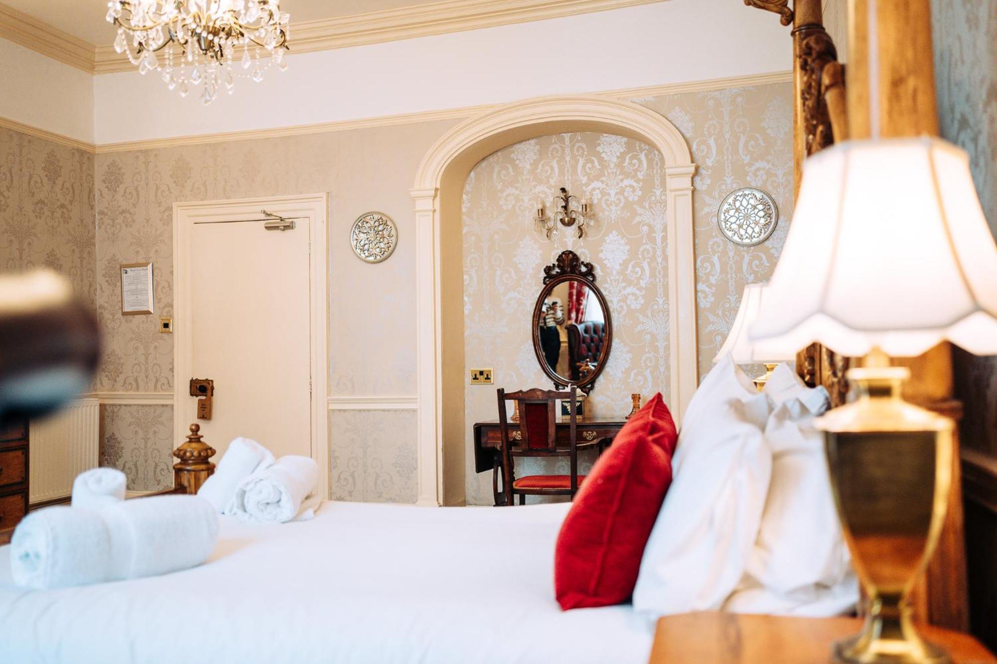 The Royal Lion Hotel Lyme Regis Quarto foto